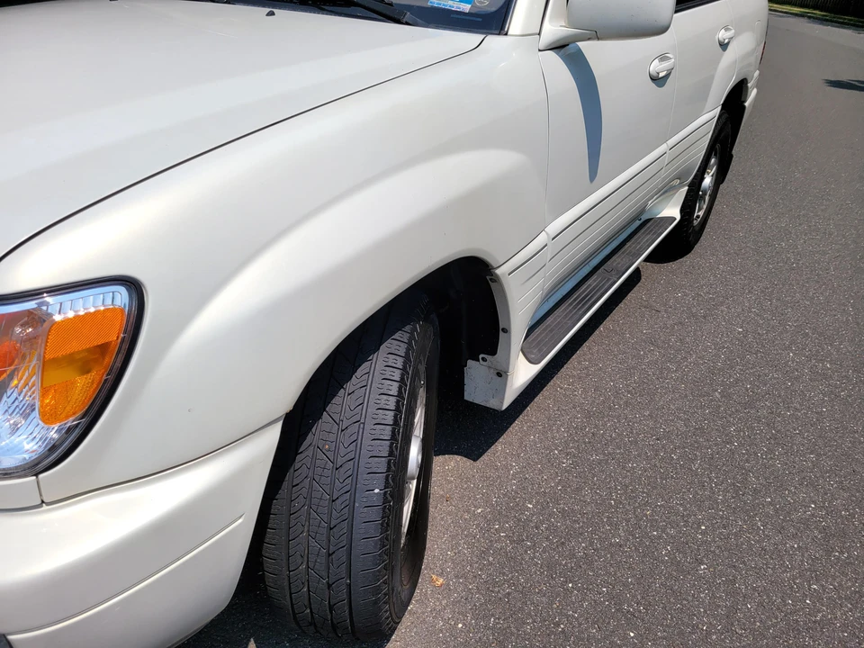 2000 Lexus LX 2nd Gen - Image 23 of 31