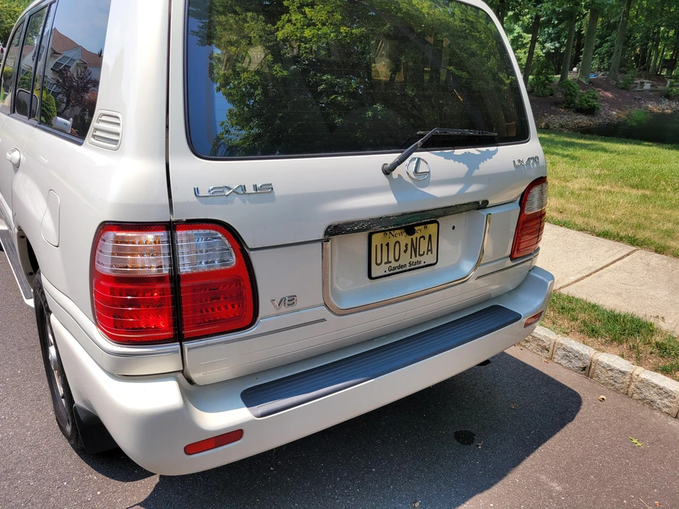 2000 Lexus LX 2nd Gen - Image 29 of 31