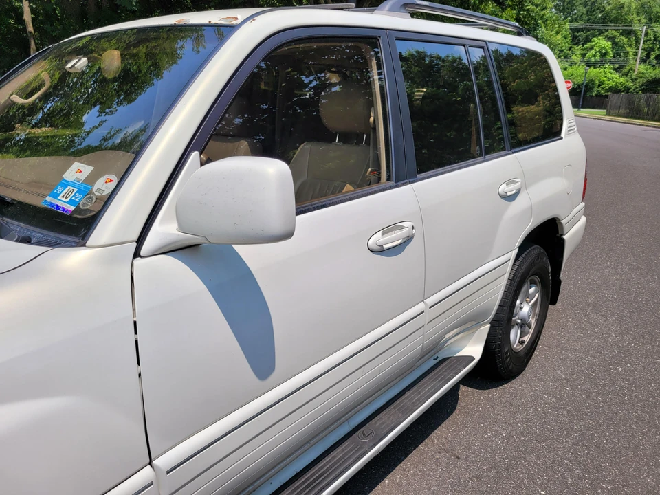 2000 Lexus LX 2nd Gen - Image 24 of 31