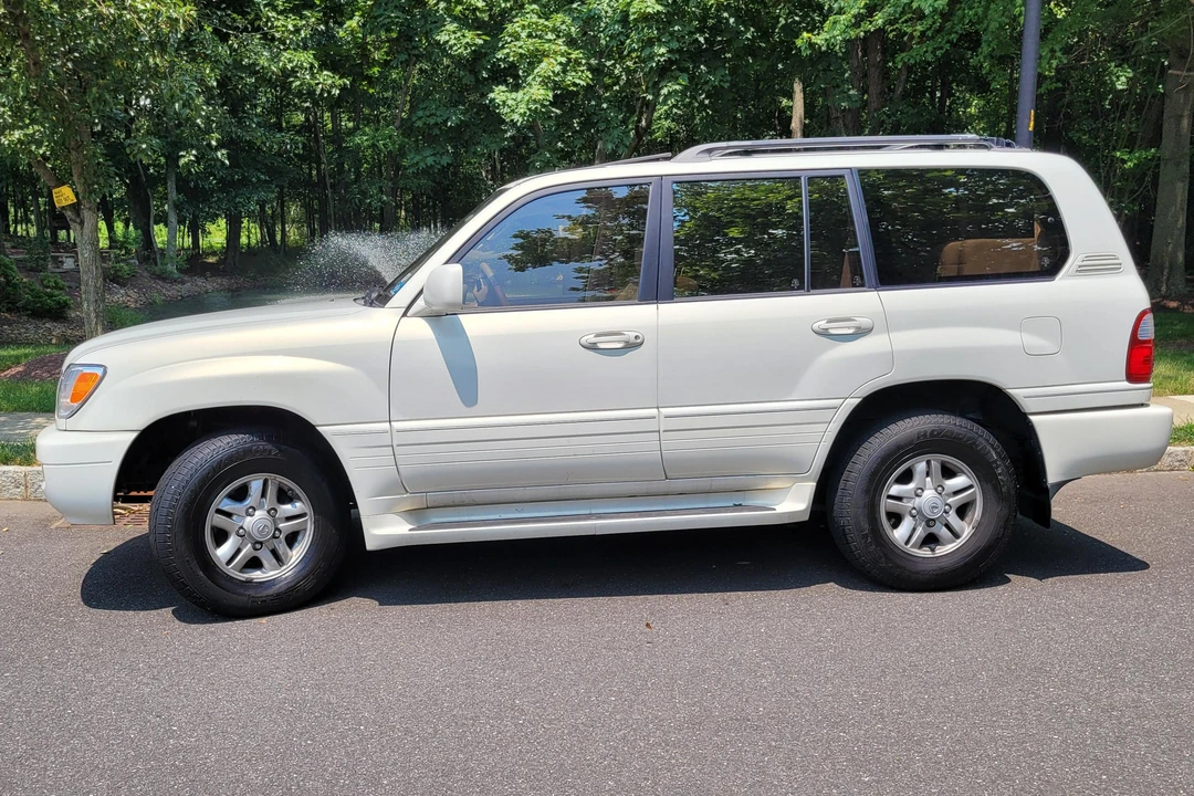 2000 Lexus LX 2nd Gen - Image 10 of 31