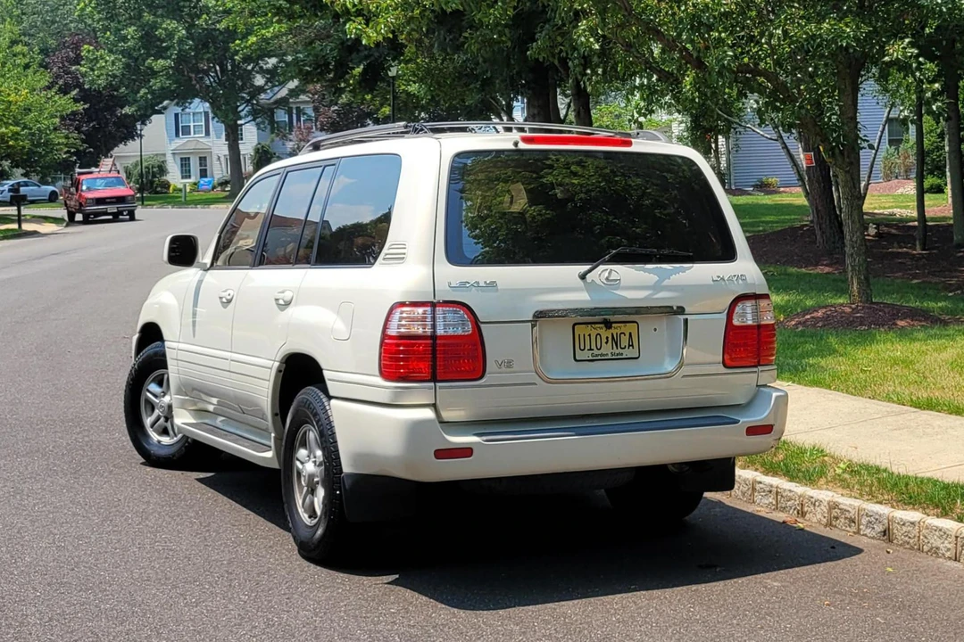2000 Lexus LX 2nd Gen - Image 12 of 31