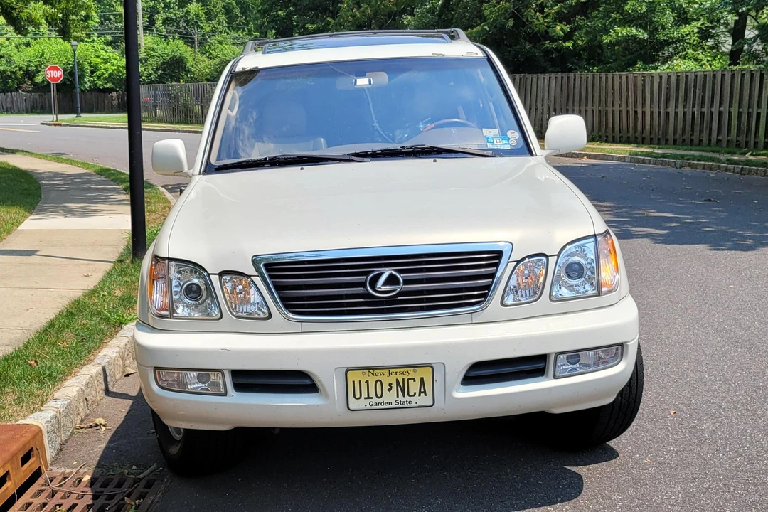 2000 Lexus LX 2nd Gen - Image 6 of 31