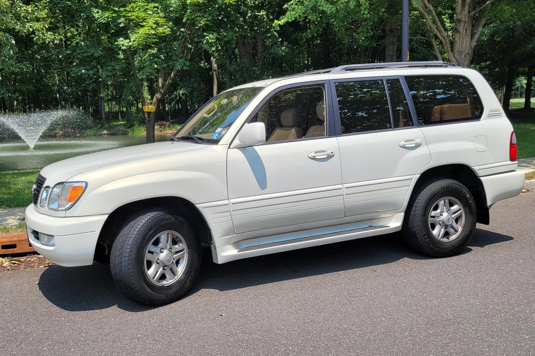 2000 Lexus LX 2nd Gen - Image 9 of 31