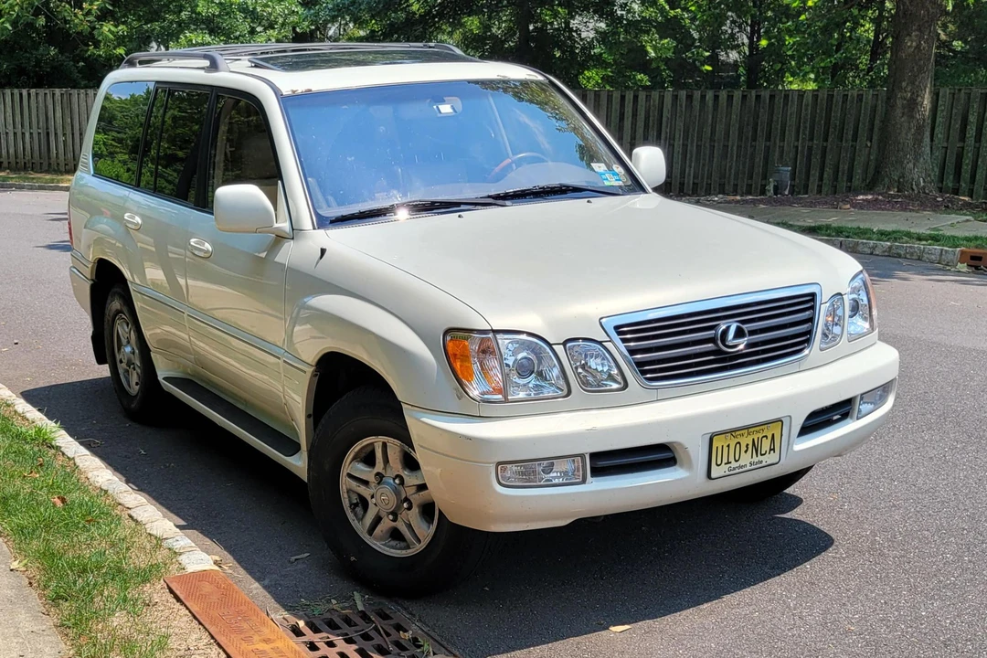 2000 Lexus LX 2nd Gen - Image 20 of 31