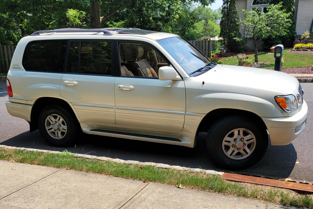 2000 Lexus LX 2nd Gen - Image 18 of 31