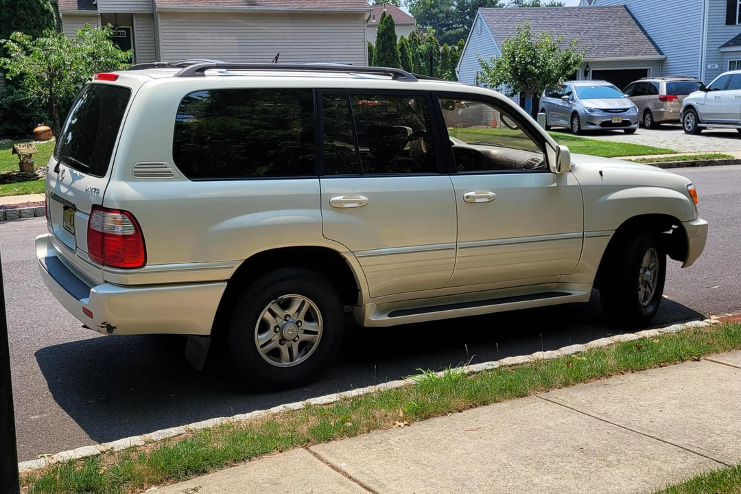 2000 Lexus LX 2nd Gen - Image 16 of 31