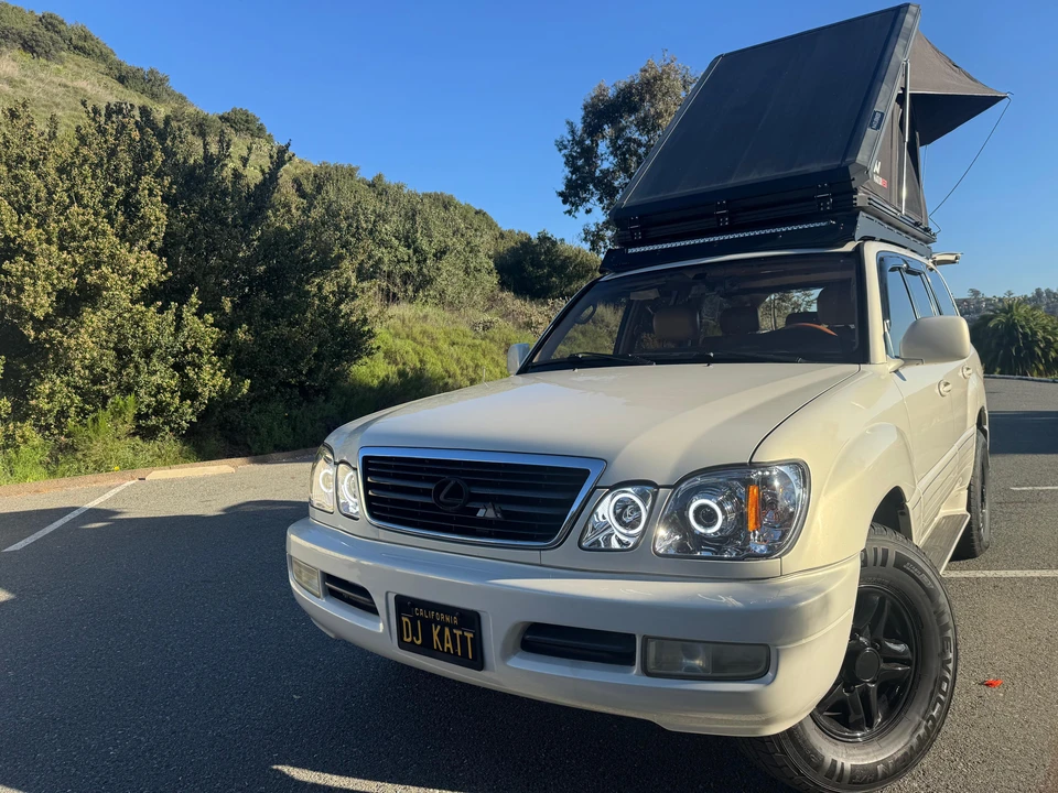 2000 Lexus LX 2nd Gen - Image 10 of 30