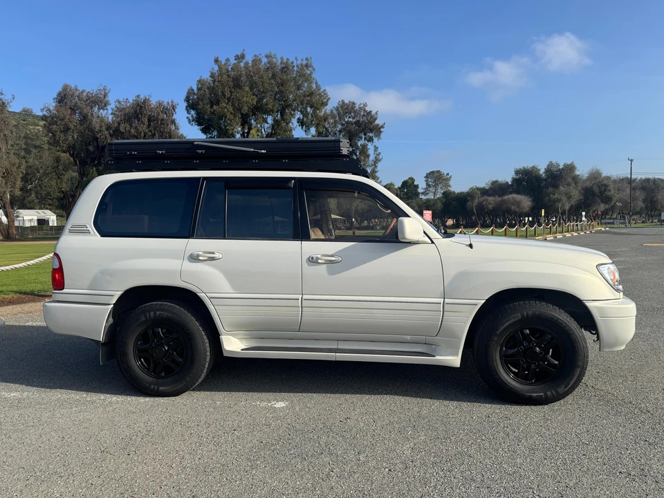 2000 Lexus LX 2nd Gen - Image 8 of 30