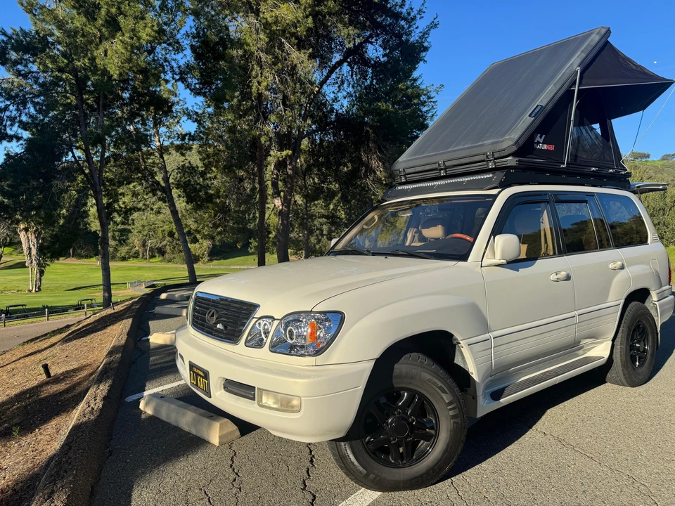 2000 Lexus LX 2nd Gen - Image 11 of 30