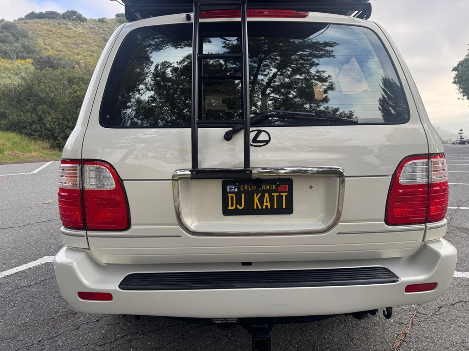 2000 Lexus LX 2nd Gen - Image 15 of 30