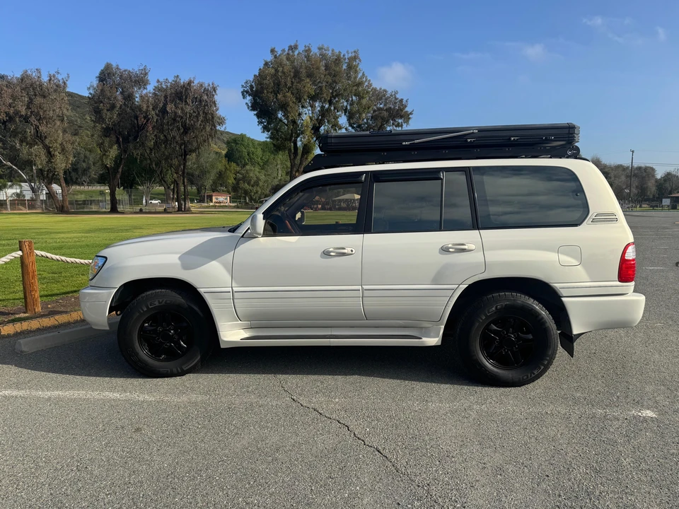 2000 Lexus LX 2nd Gen - Image 5 of 30