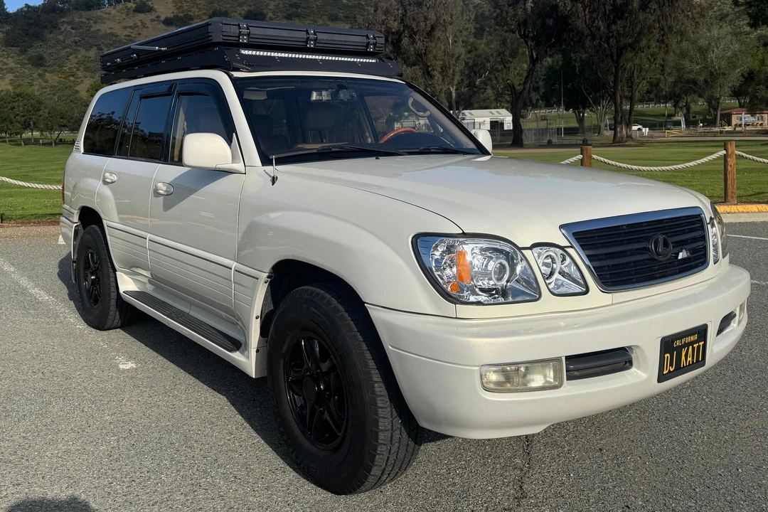 2000 Lexus LX 2nd Gen - Image 2 of 30