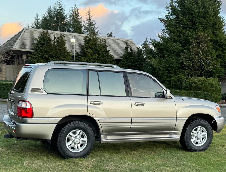 2000 Lexus LX 2nd Gen - Image 19 of 31