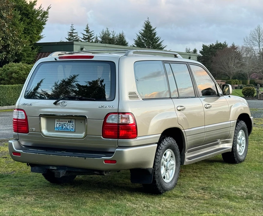 2000 Lexus LX 2nd Gen - Image 18 of 31