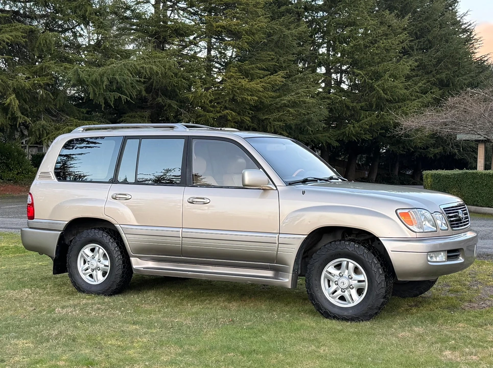 2000 Lexus LX 2nd Gen - Image 22 of 31