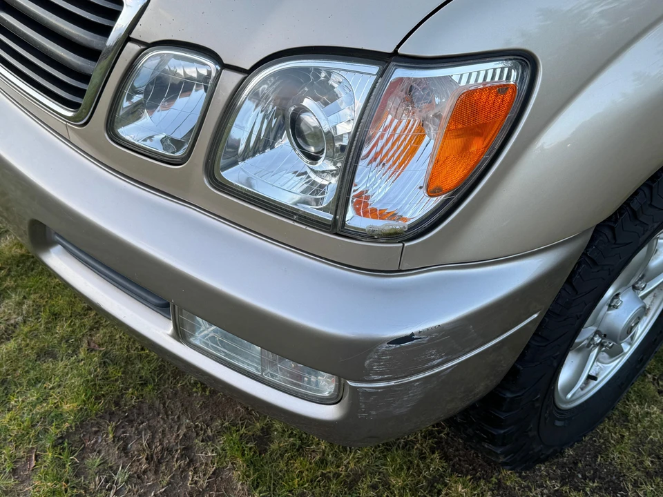 2000 Lexus LX 2nd Gen - Image 26 of 31