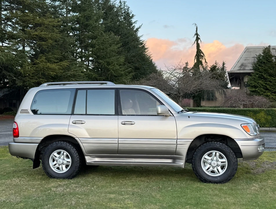 2000 Lexus LX 2nd Gen - Image 21 of 31