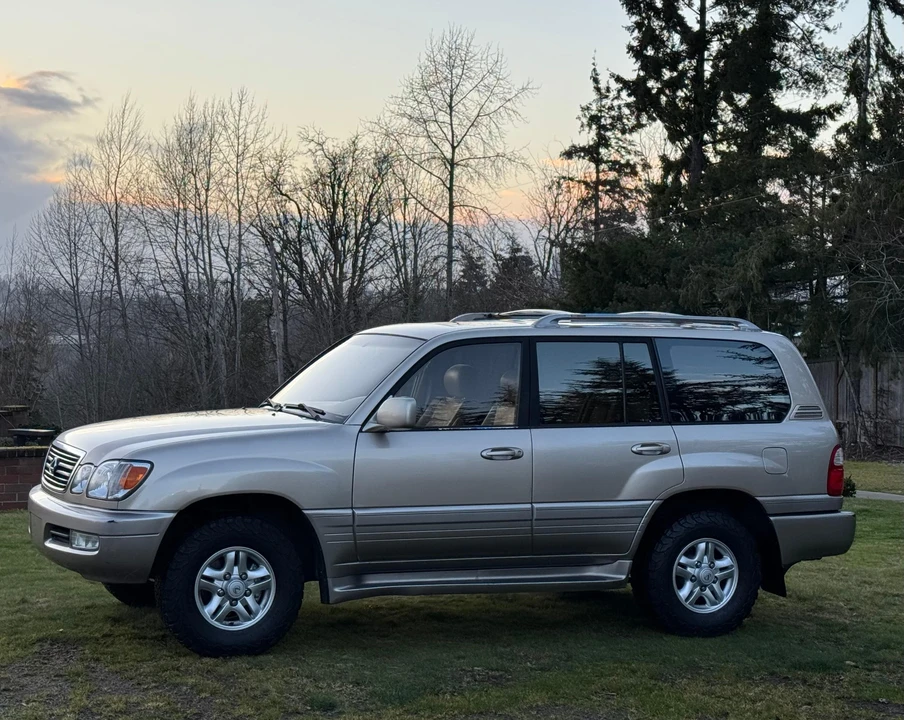 2000 Lexus LX 2nd Gen - Image 11 of 31