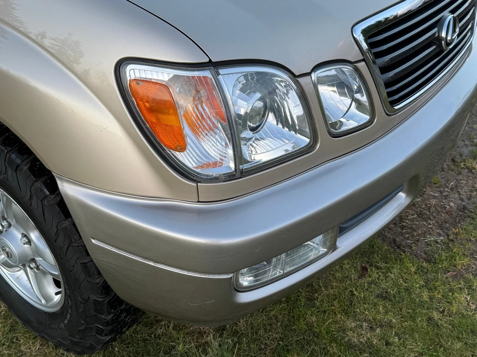 2000 Lexus LX 2nd Gen - Image 24 of 31