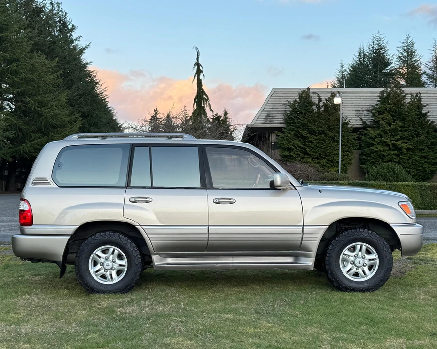 2000 Lexus LX 2nd Gen - Image 20 of 31