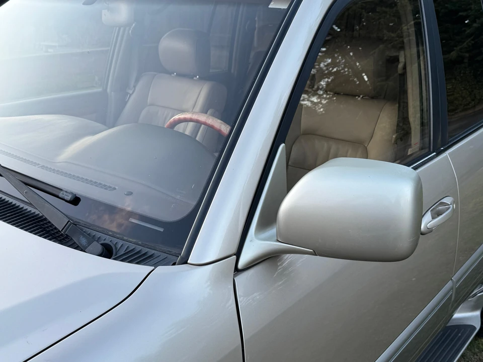 2000 Lexus LX 2nd Gen - Image 27 of 31