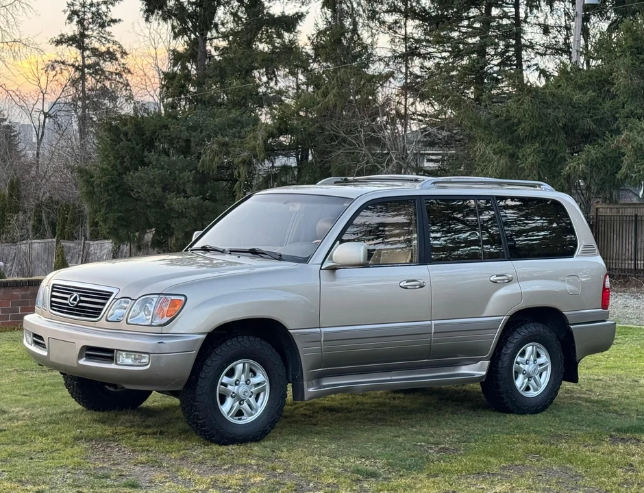 2000 Lexus LX 2nd Gen - Image 10 of 31