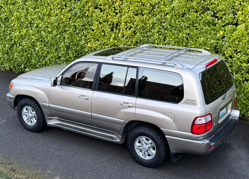 2000 Lexus LX 2nd Gen - Image 14 of 31
