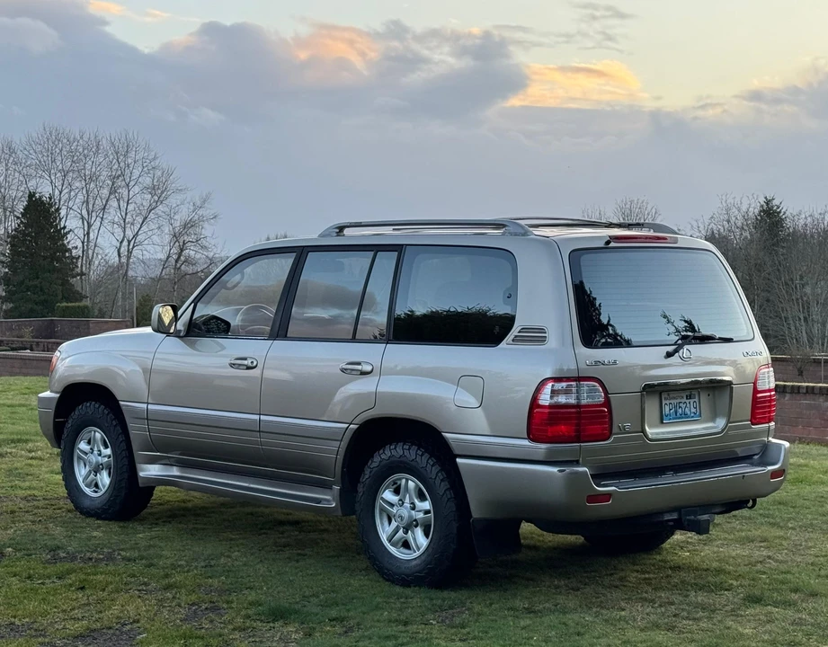 2000 Lexus LX 2nd Gen - Image 15 of 31