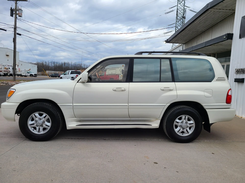 2000 Lexus LX 2nd Gen - Image 9 of 31
