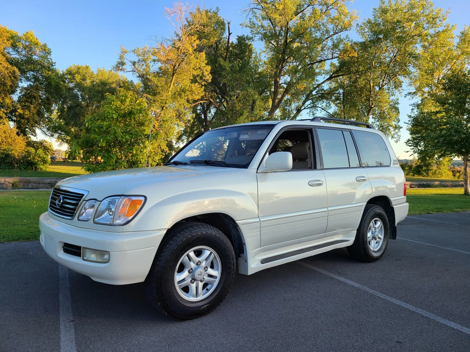 2000 Lexus LX 2nd Gen - Image 8 of 31