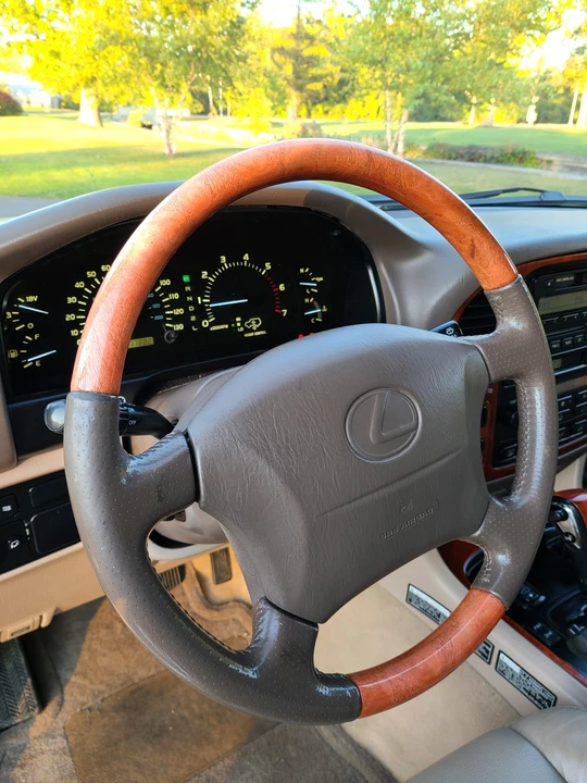 2000 Lexus LX 2nd Gen - Image 30 of 31