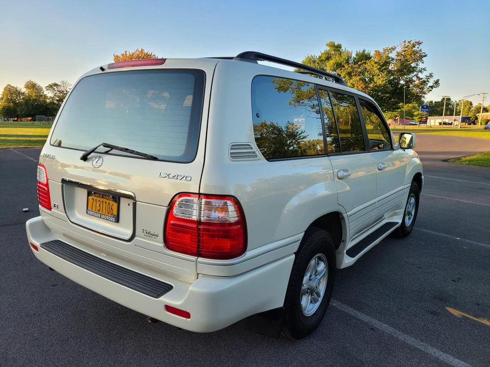 2000 Lexus LX 2nd Gen - Image 4 of 31