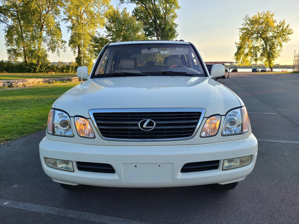 2000 Lexus LX 2nd Gen - Image 2 of 31