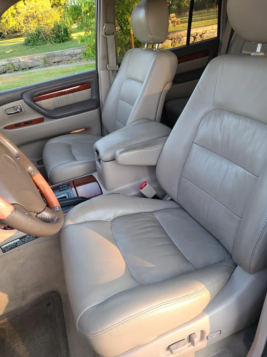 2000 Lexus LX 2nd Gen - Image 26 of 31