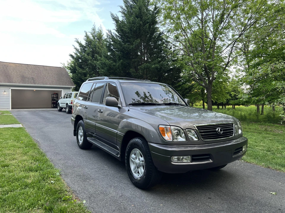 2000 Lexus LX 2nd Gen - Image 27 of 31