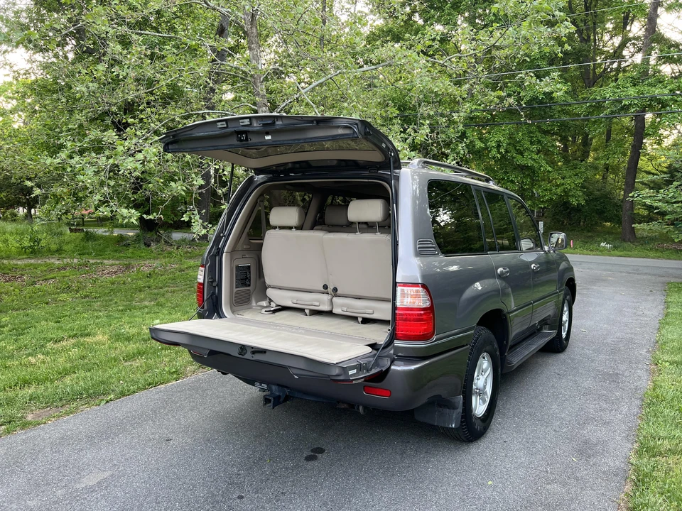 2000 Lexus LX 2nd Gen - Image 20 of 31