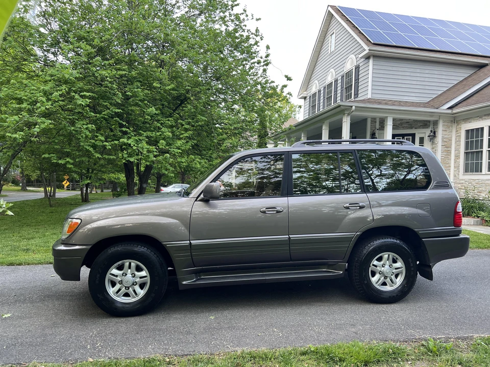 2000 Lexus LX 2nd Gen - Image 13 of 31