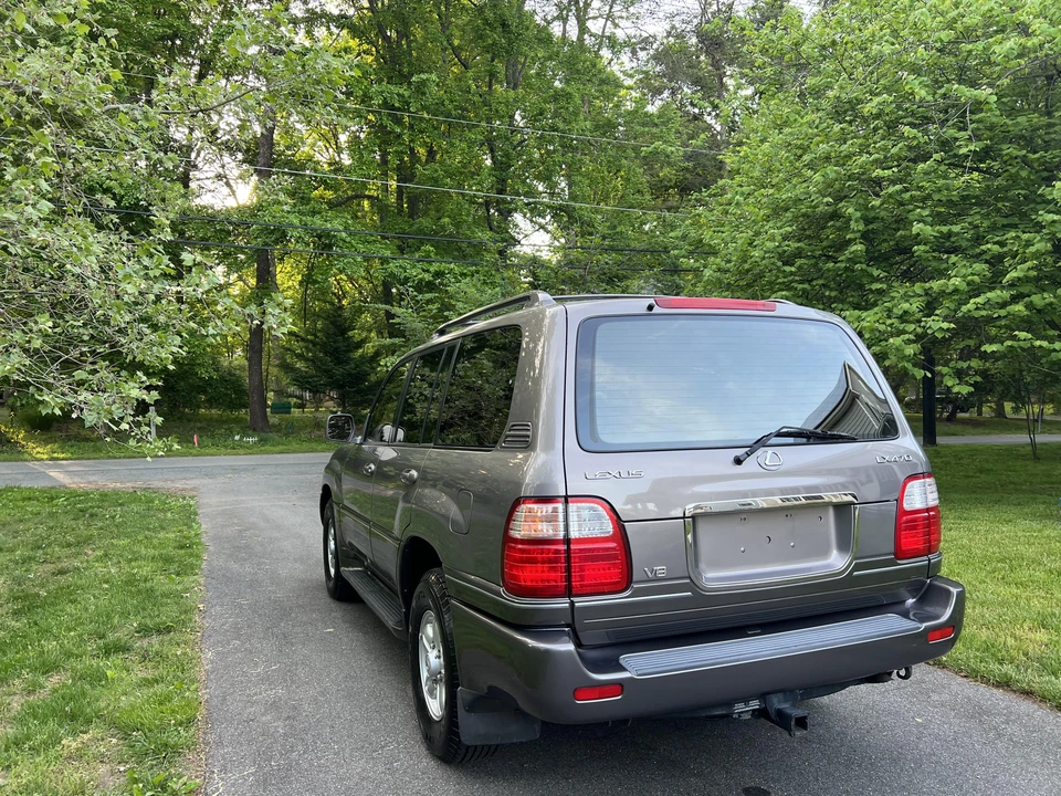 2000 Lexus LX 2nd Gen - Image 18 of 31