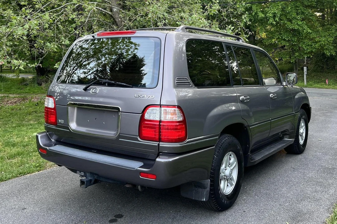 2000 Lexus LX 2nd Gen - Image 4 of 31