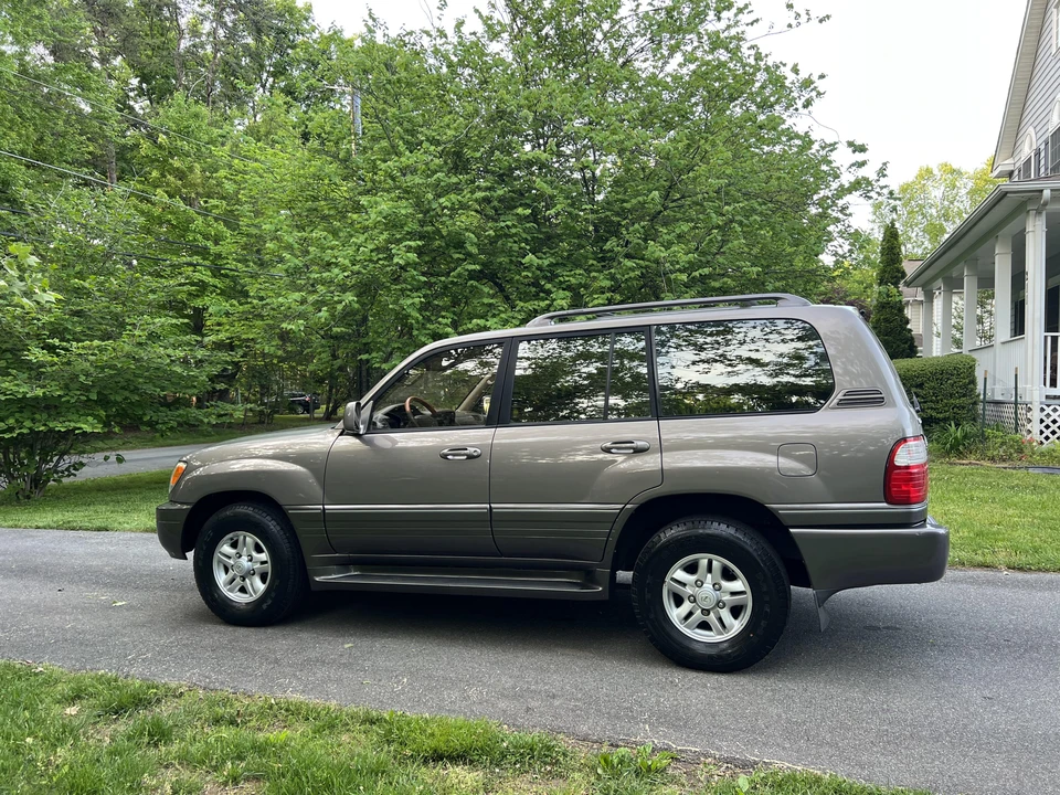 2000 Lexus LX 2nd Gen - Image 14 of 31