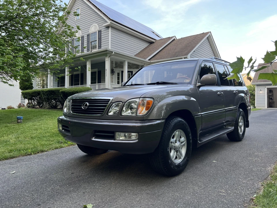 2000 Lexus LX 2nd Gen - Image 9 of 31