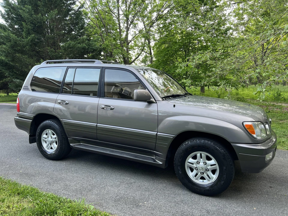 2000 Lexus LX 2nd Gen - Image 25 of 31