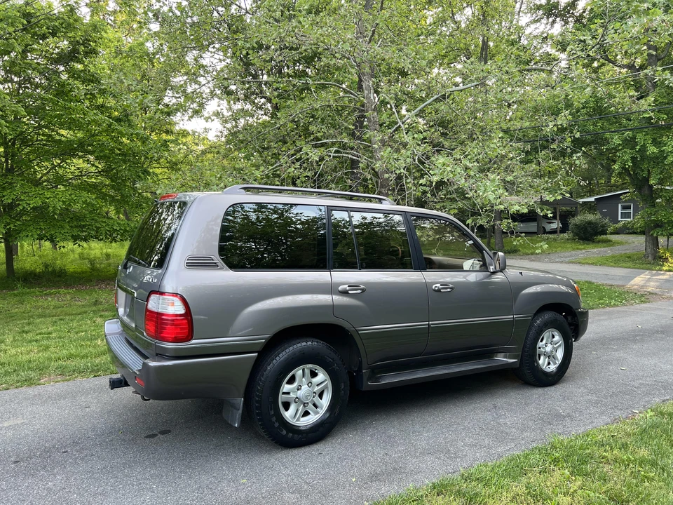 2000 Lexus LX 2nd Gen - Image 22 of 31