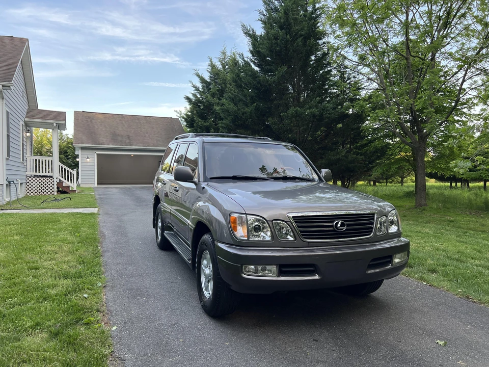 2000 Lexus LX 2nd Gen - Image 28 of 31