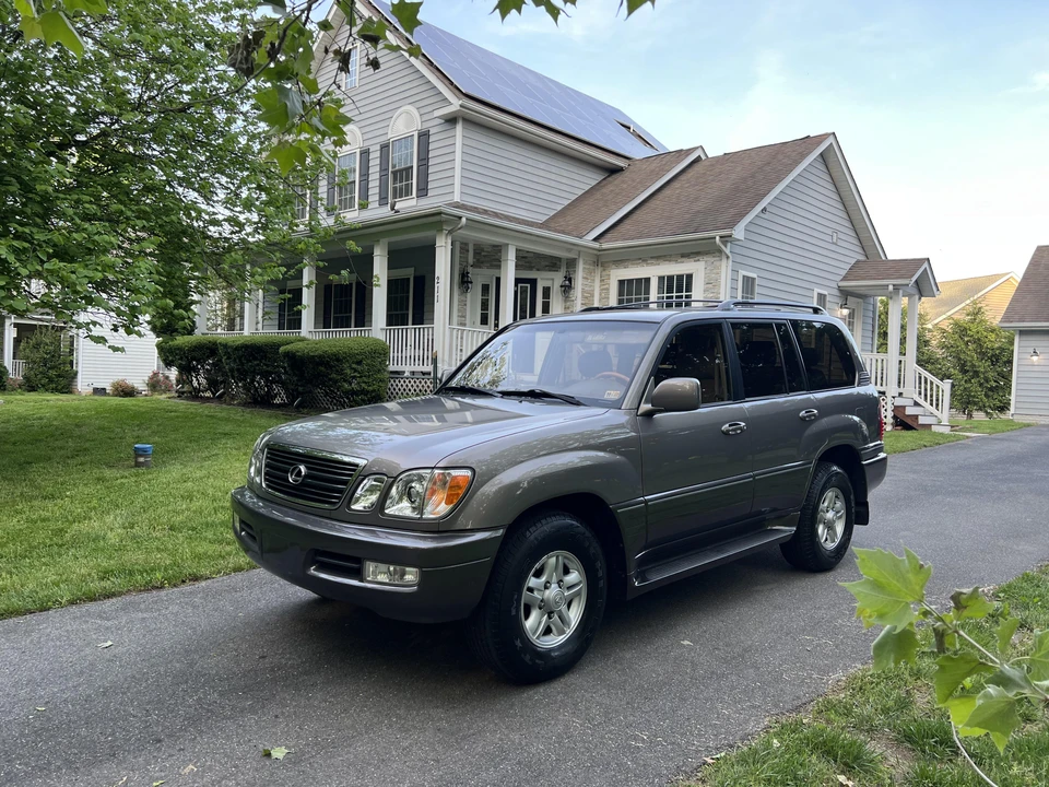 2000 Lexus LX 2nd Gen - Image 10 of 31