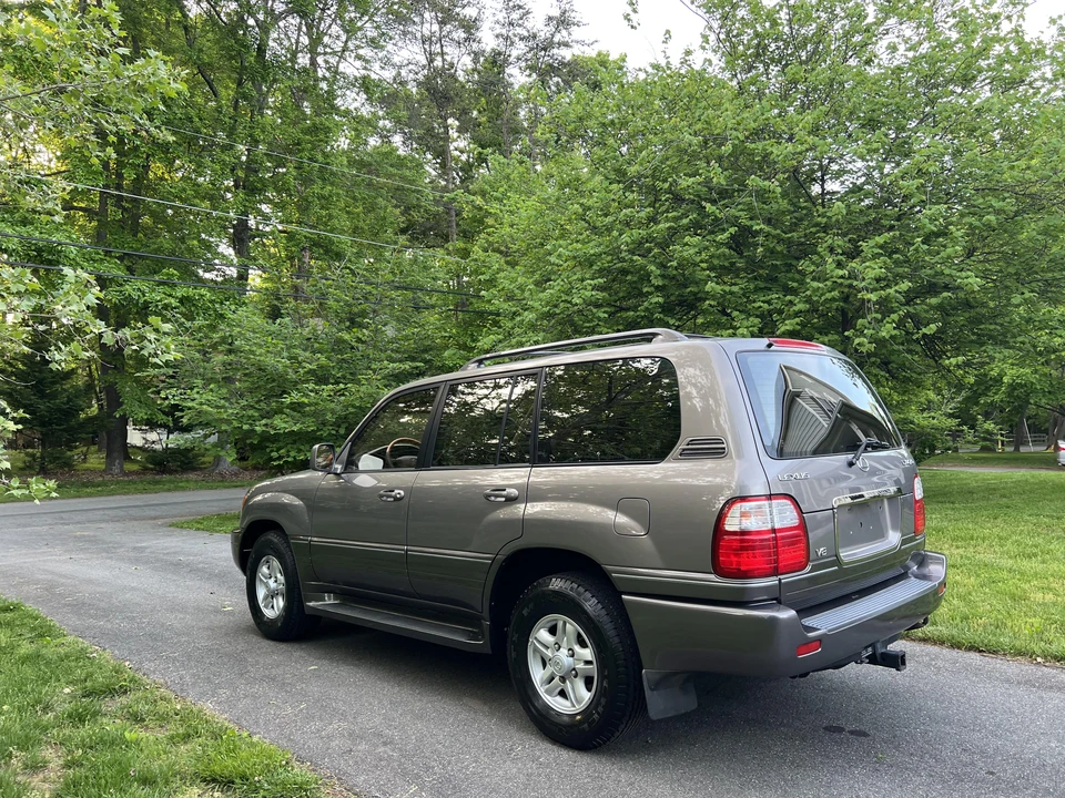 2000 Lexus LX 2nd Gen - Image 16 of 31