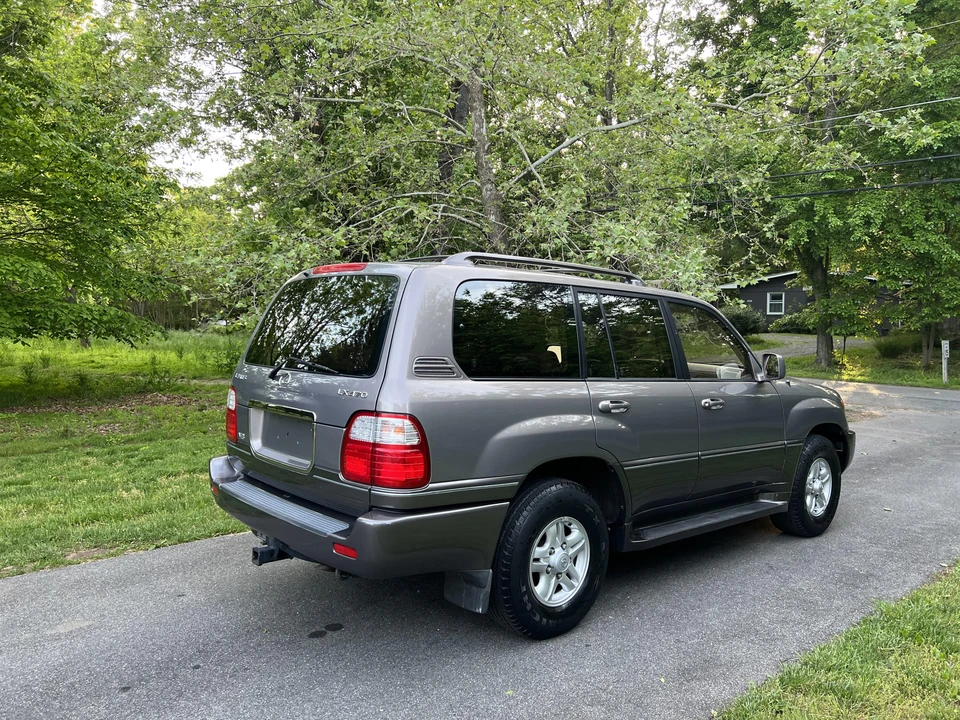 2000 Lexus LX 2nd Gen - Image 21 of 31