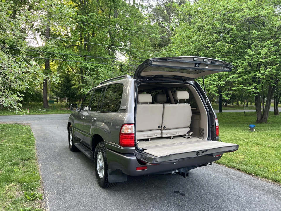 2000 Lexus LX 2nd Gen - Image 17 of 31