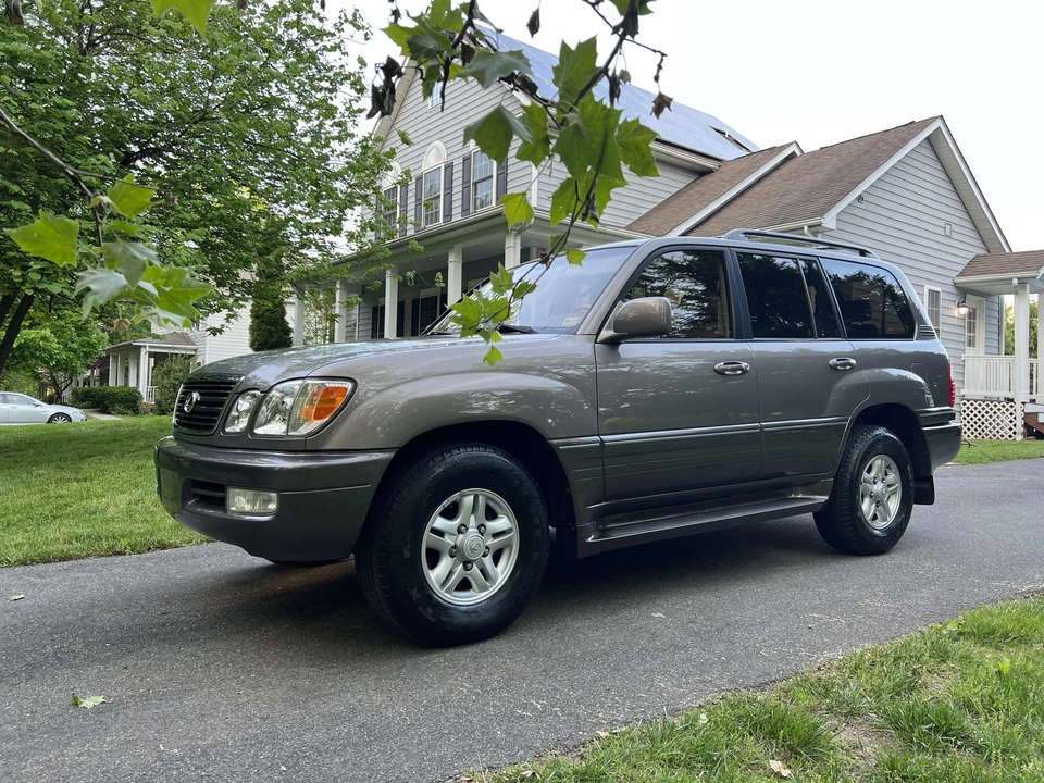 2000 Lexus LX 2nd Gen - Image 11 of 31