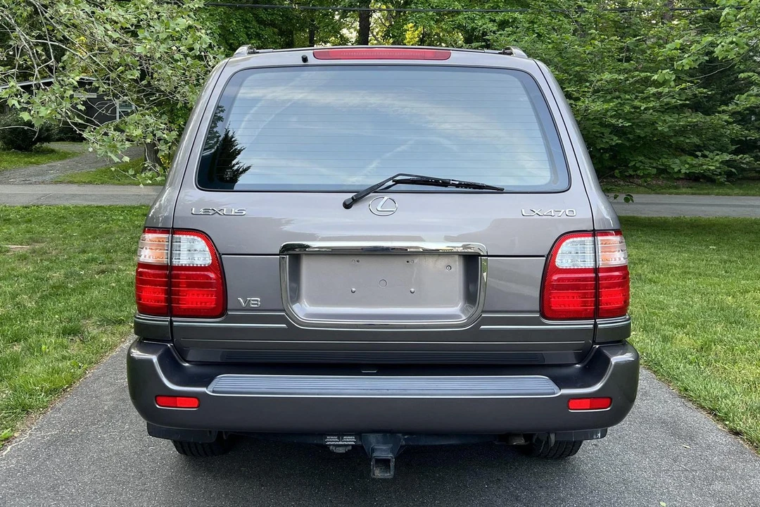 2000 Lexus LX 2nd Gen - Image 5 of 31
